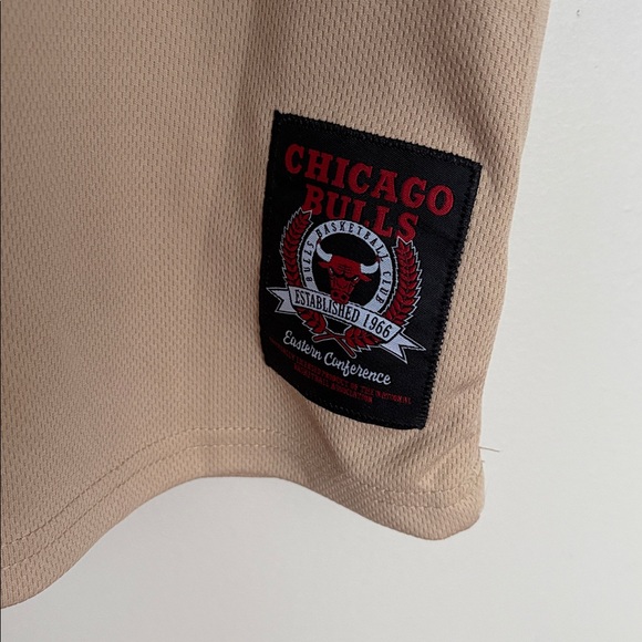 Chicago Bulls Ultra Game Tan NBA Basketball Jersey Sleeveless XL - Picture 5 of 8